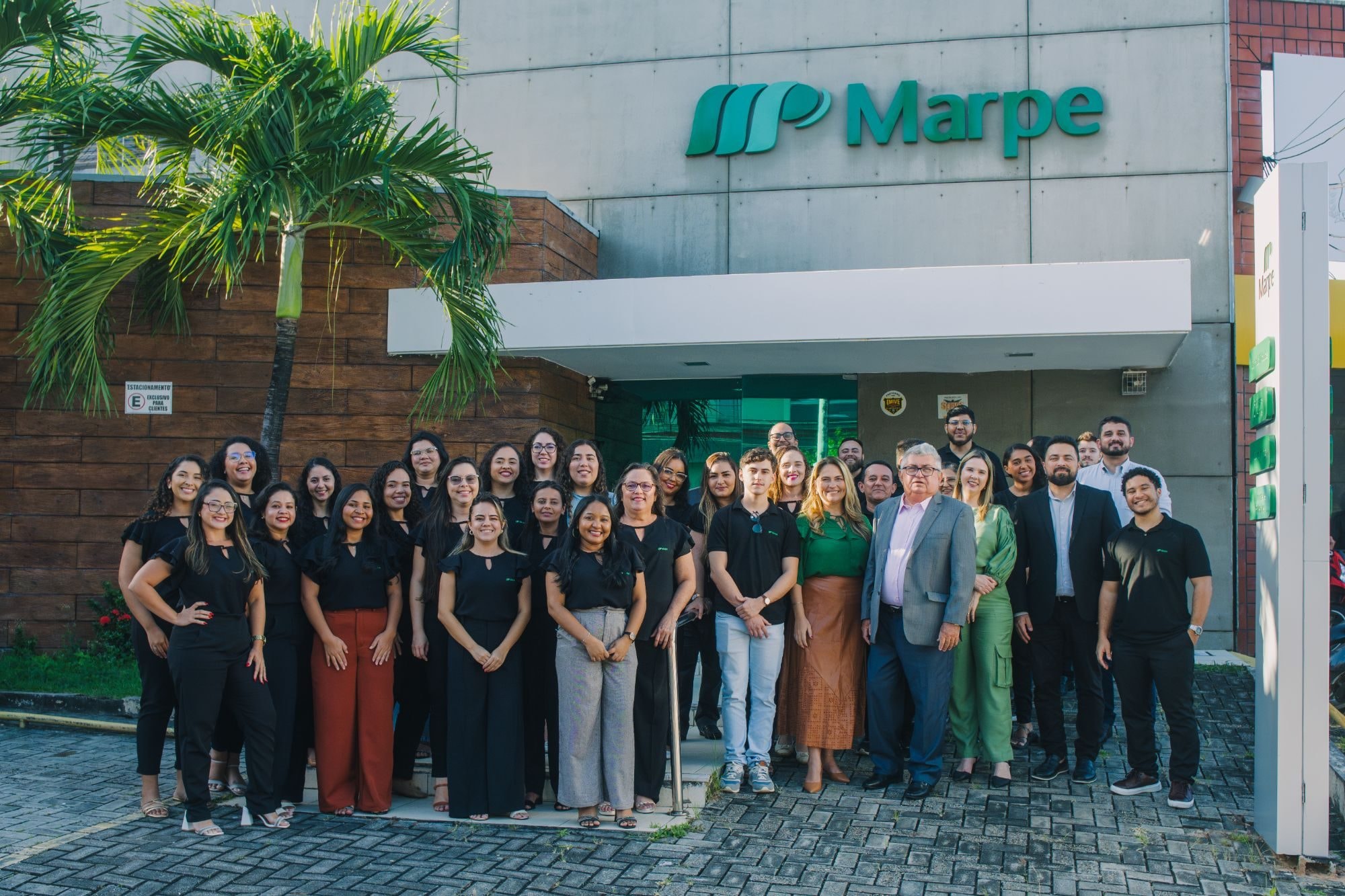 O time Marpe diante da sede, em Fortaleza
